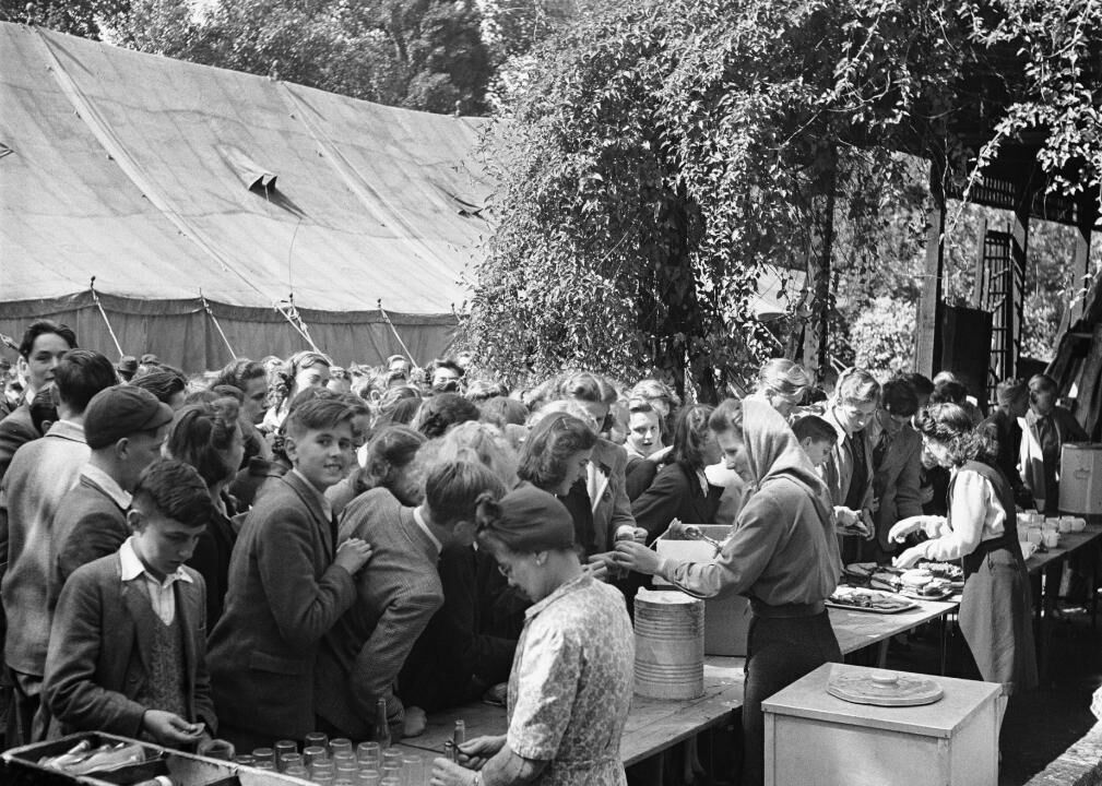1954: 'Shakespeare in the Park' begins